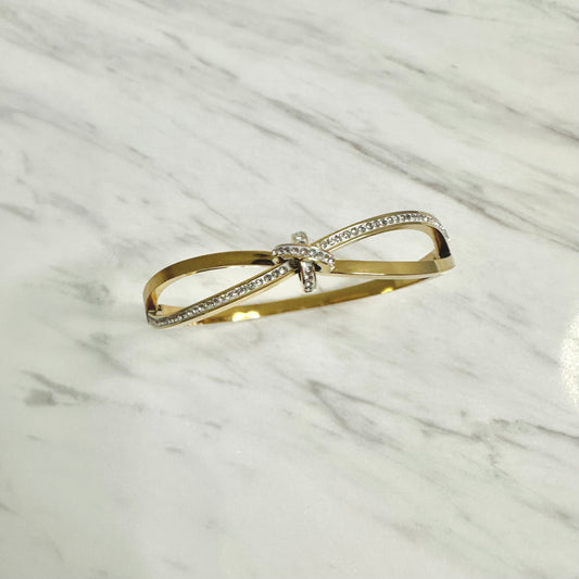 Bracelet jonc en acier inoxydable doré – Nœud strass élégant